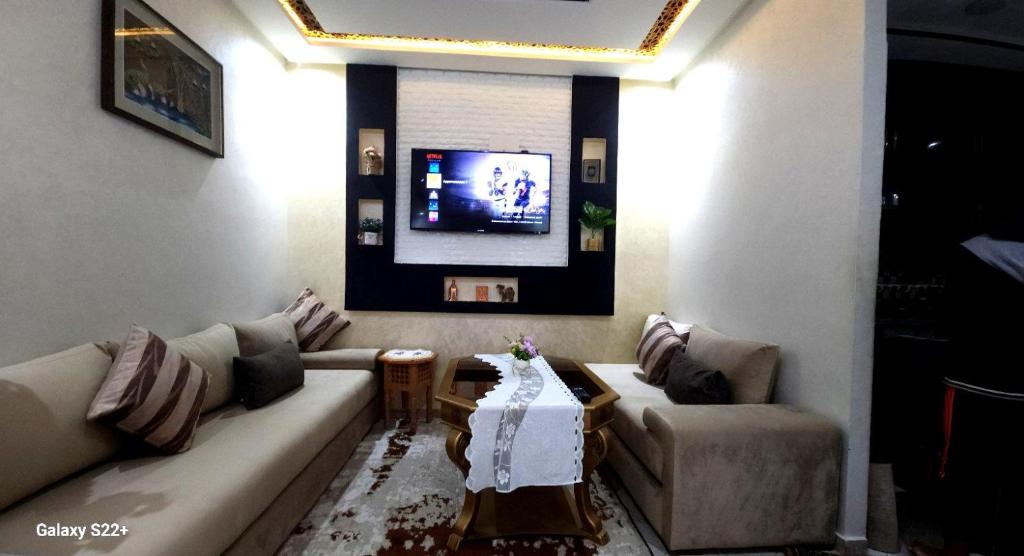 Posezení v ubytování Appartement 7 min de l'aéroport de Marrakech