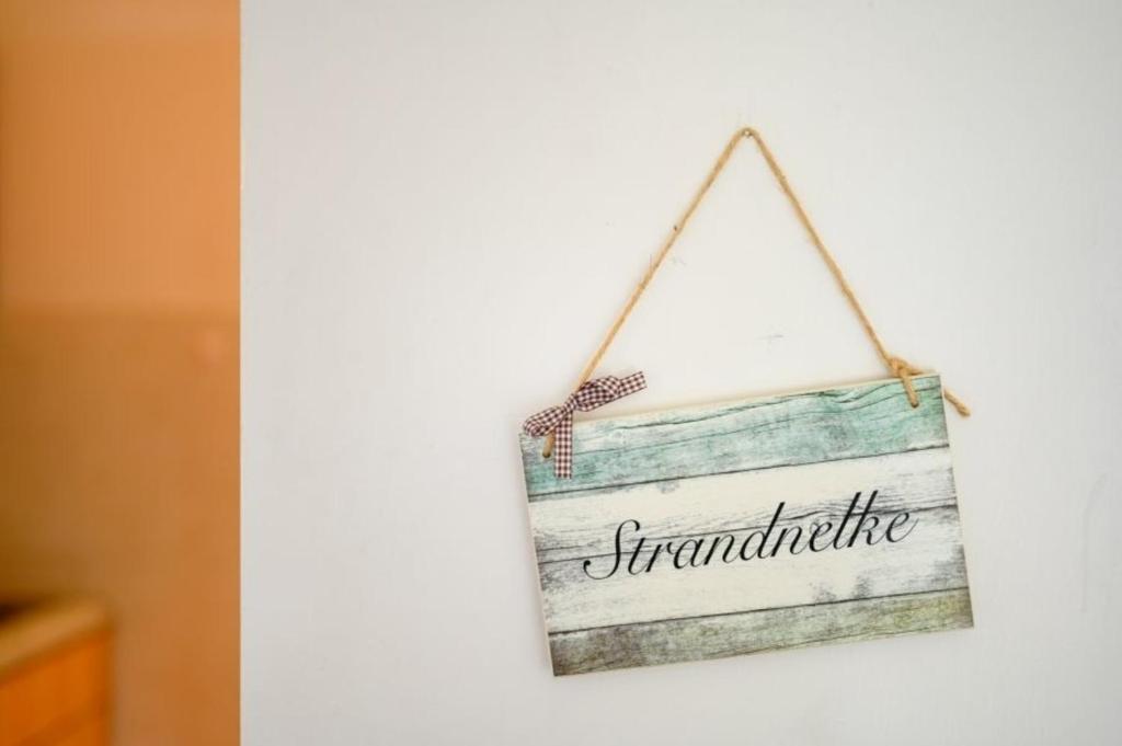 a sign with the wordsgrandmother hanging on a wall at Strandnelke in Graal-Müritz