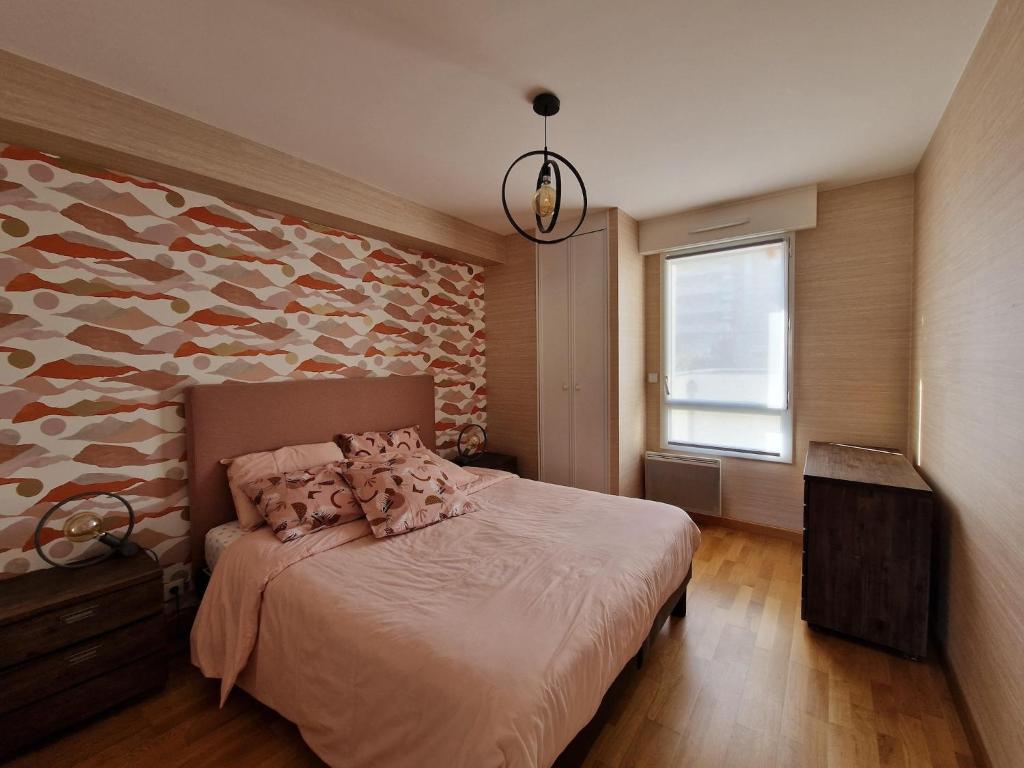 Posteľ alebo postele v izbe v ubytovaní Comfortable apartment, 50 m sandy beach