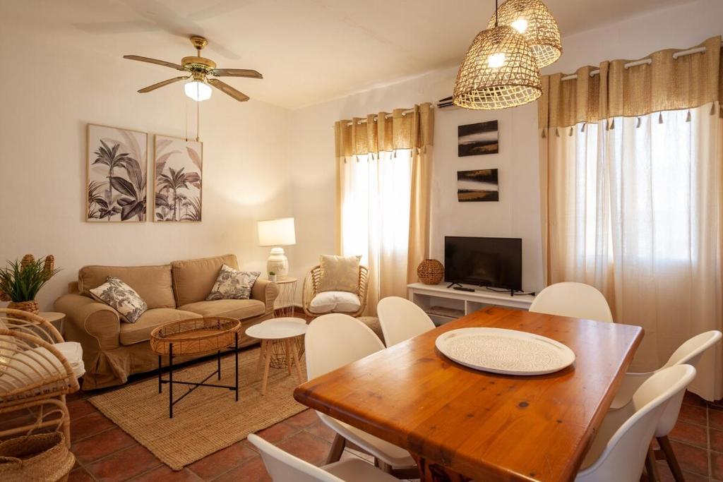 A seating area at SWEET HOME LOS BELONES