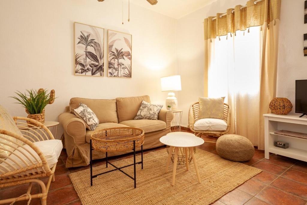 A seating area at SWEET HOME LOS BELONES