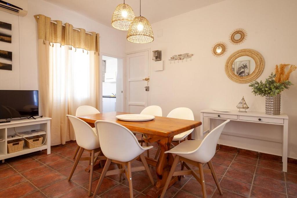 A television and/or entertainment centre at SWEET HOME LOS BELONES