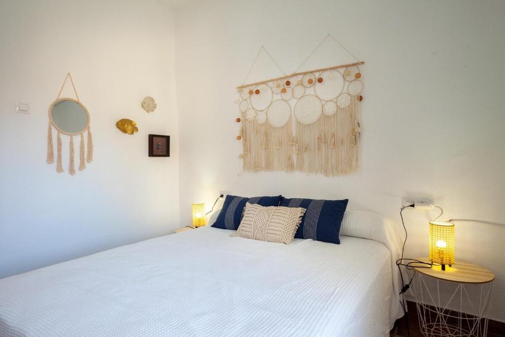 A bed or beds in a room at SWEET HOME LOS BELONES