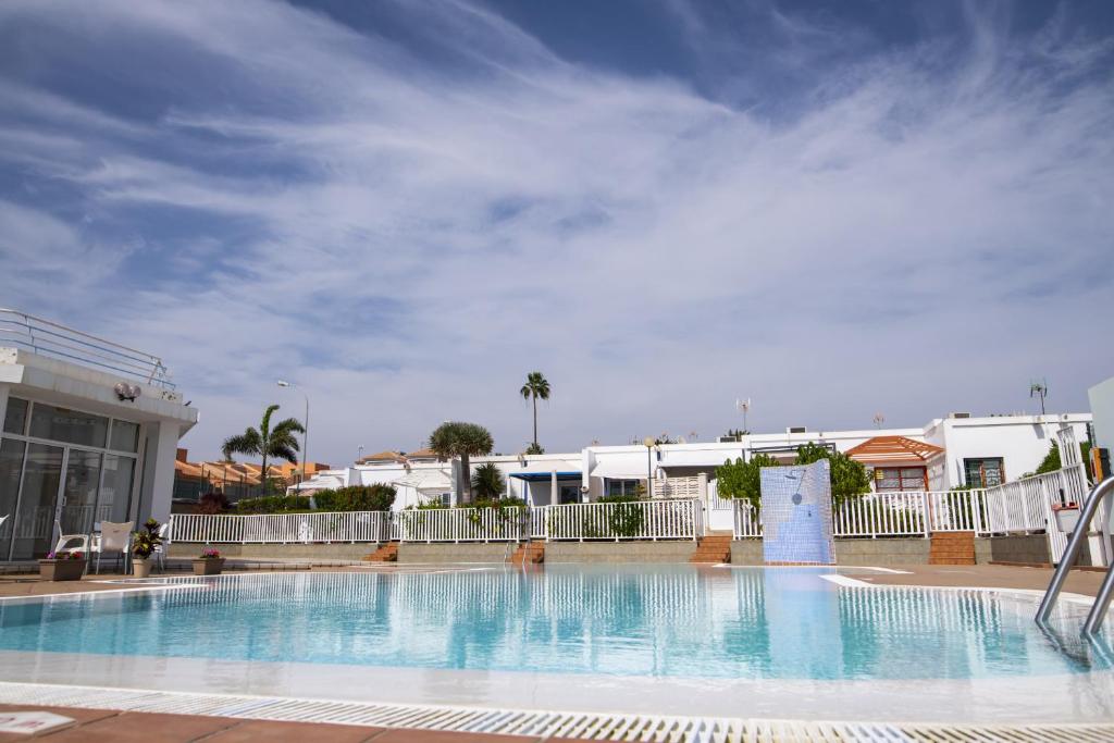 Bazén v ubytovaní G g spacious bungalow in maspalomas alebo v jeho blízkosti