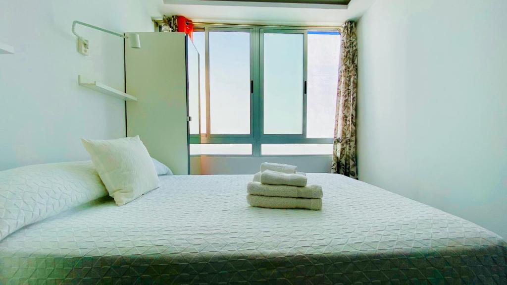 Postel nebo postele na pokoji v ubytování Recovery Las Canteras