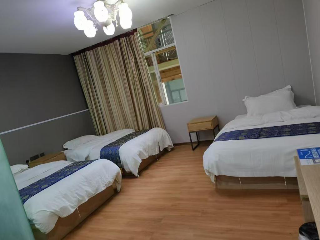 Postel nebo postele na pokoji v ubytování Kunming Panju Hotel Changshui Airport Branch