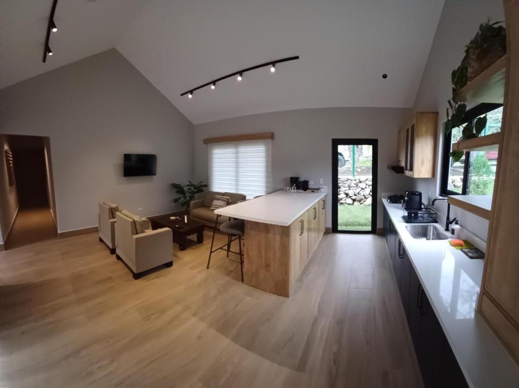 Kuchyň nebo kuchyňský kout v ubytování Retreat Boquete Cabins