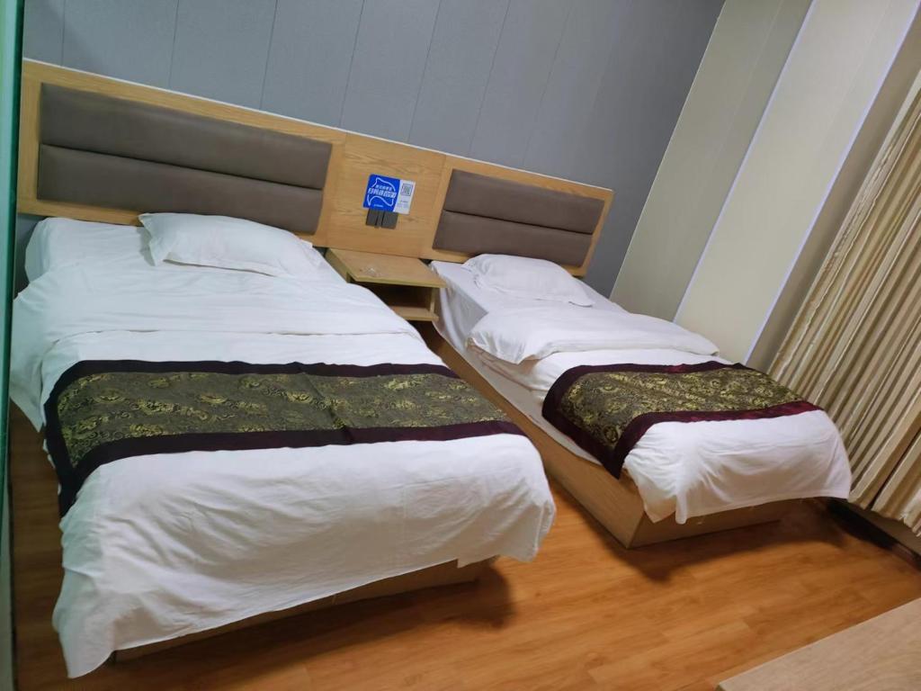 Postel nebo postele na pokoji v ubytování Kunming Panju Hotel Changshui Airport Branch