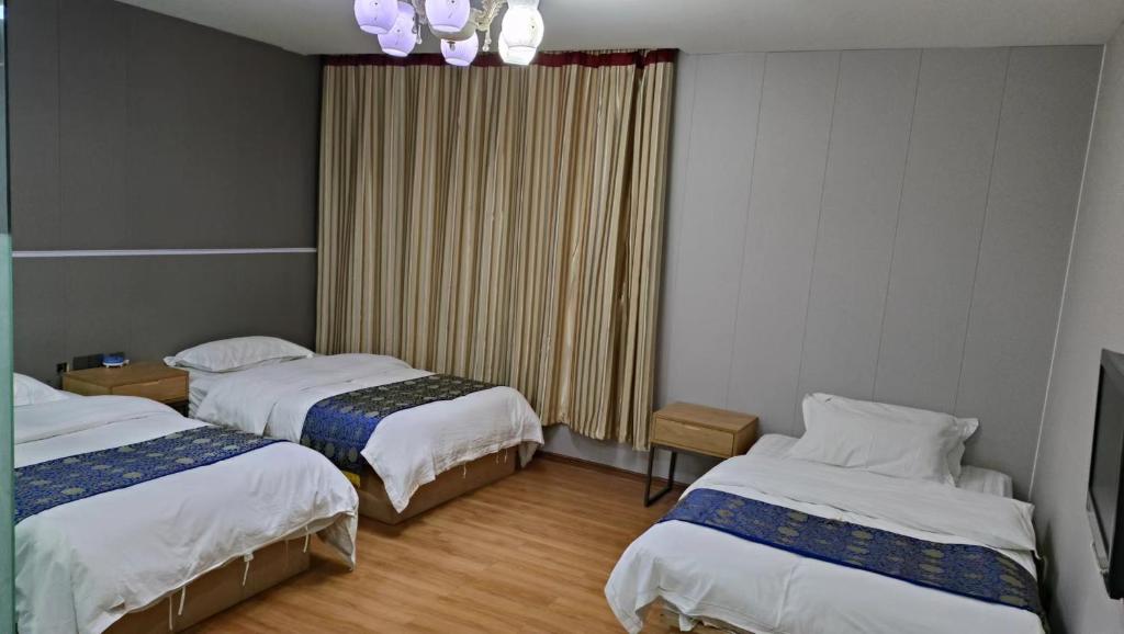 Postel nebo postele na pokoji v ubytování Kunming Panju Hotel Changshui Airport Branch