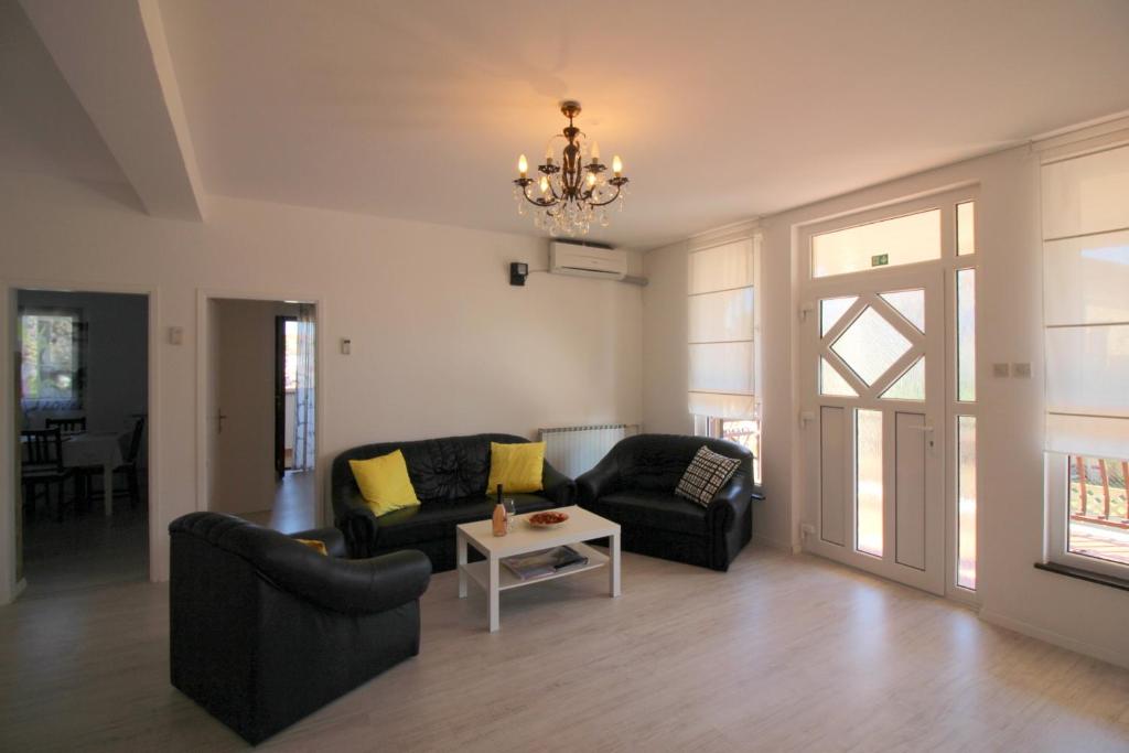 Część wypoczynkowa w obiekcie Ferienwohnung Rosmarin Porec