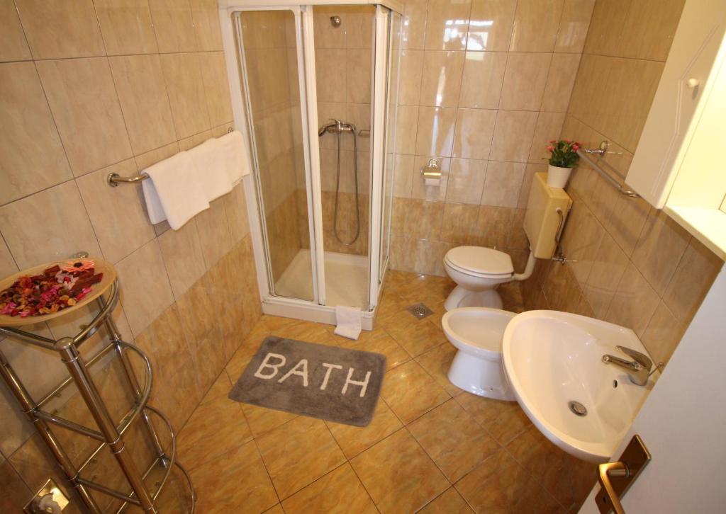 Łazienka w obiekcie Ferienwohnung Rosmarin Porec