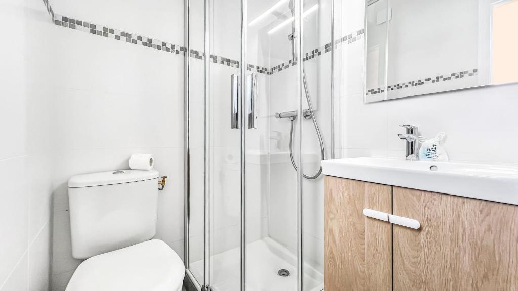 Kúpeľňa v ubytovaní HOMEY MARBLE - Au pied du Tram / Proche centre / Balcon privé / Wifi gratuit