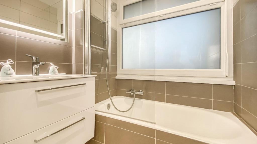 Fotografia z galérie ubytovania HOMEY HAKUNA - Proche centre / Balcon privé / Wifi gratuit v destinácii Annemasse