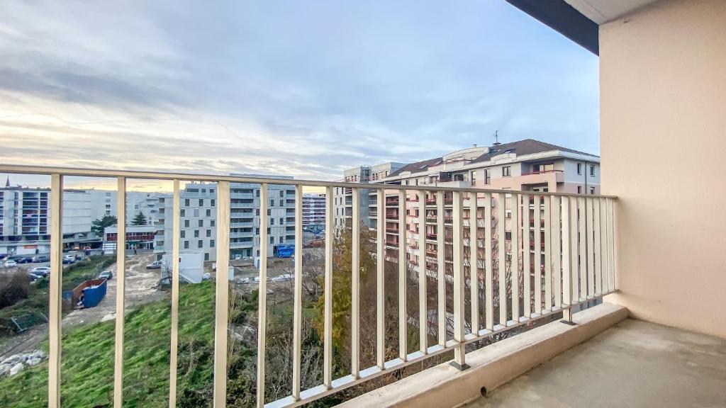 Fotografia z galérie ubytovania HOMEY HAKUNA - Proche centre / Balcon privé / Wifi gratuit v destinácii Annemasse