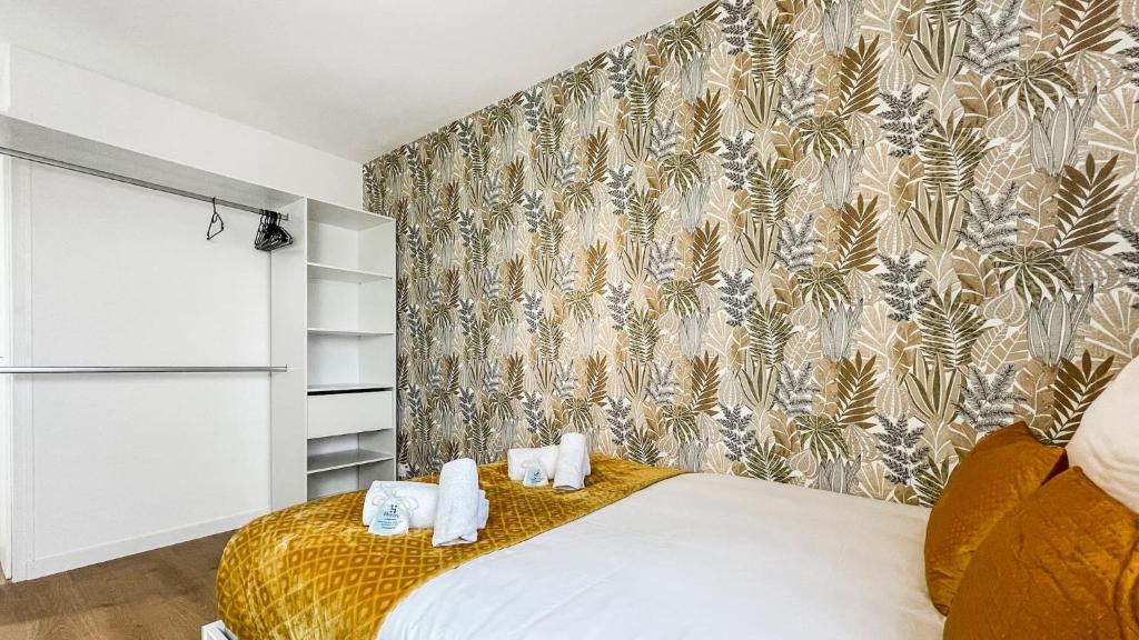 Posteľ alebo postele v izbe v ubytovaní HOMEY LA COLOC MUGI - Colocation haut de gamme - Chambres privées - Balcon - Wifi et Netflix - Proche transports commun