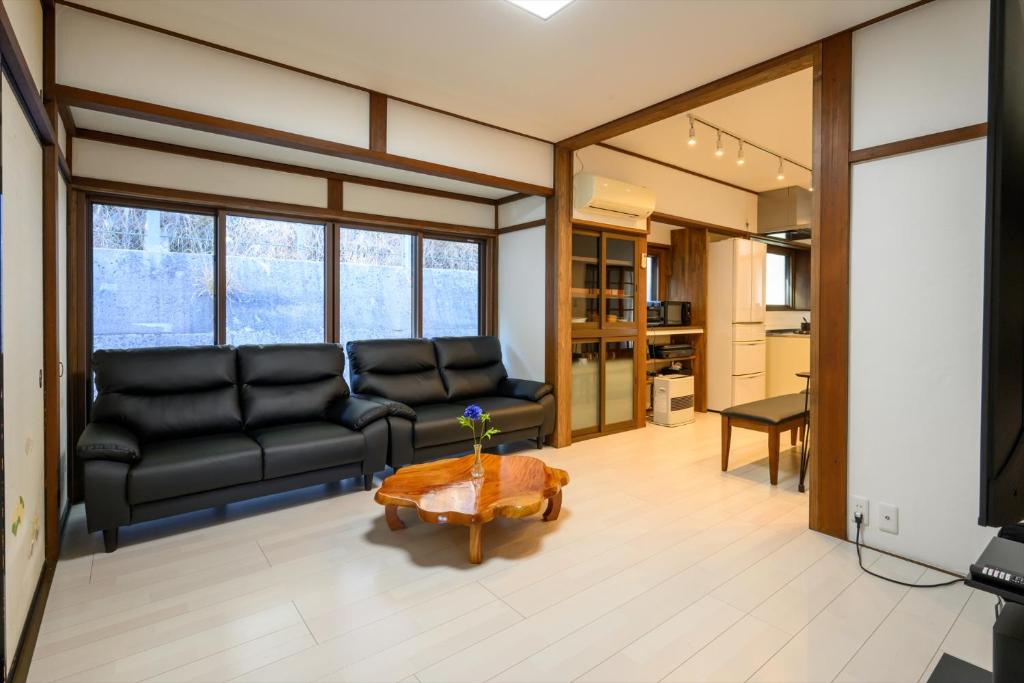 Kuchyň nebo kuchyňský kout v ubytování 玉造和暖 WaDan 島根県玉造温泉街に佇む和の趣あふれる古民家旅館 supported by COCOSTAY