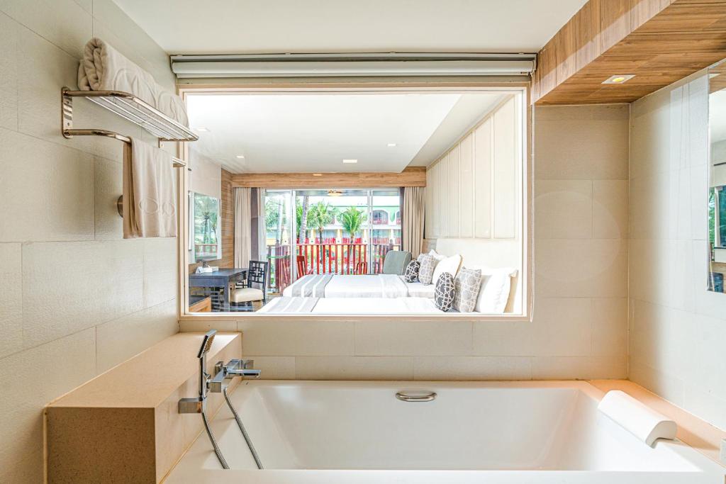 Phuket Graceland Resort and Spa - 19