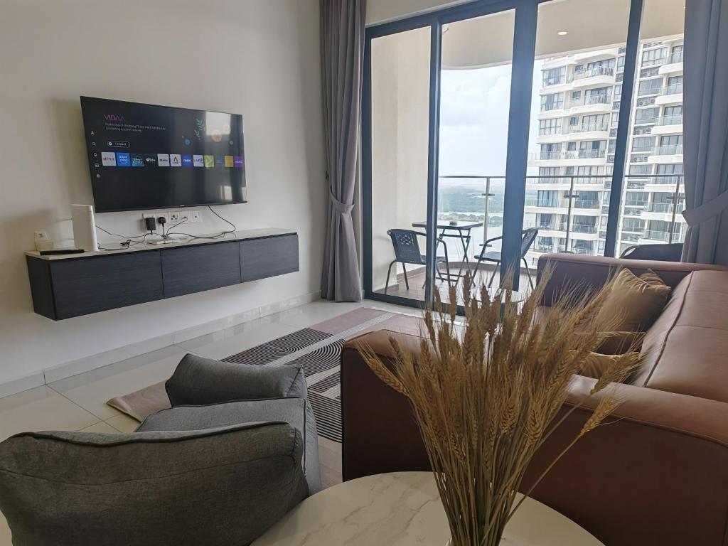 Μια τηλεόραση ή/και κέντρο ψυχαγωγίας στο Seaview SweetHome 暖居 Kings Bay