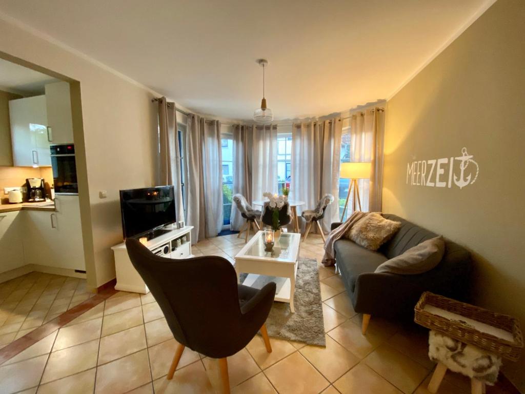a living room with a couch and a table at Meerzeit in Zingst