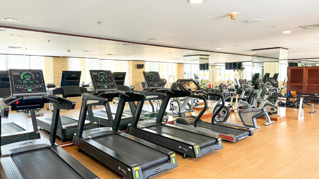 Fitness centrum a/nebo fitness zařízení v ubytování Phuket Graceland Resort and Spa
