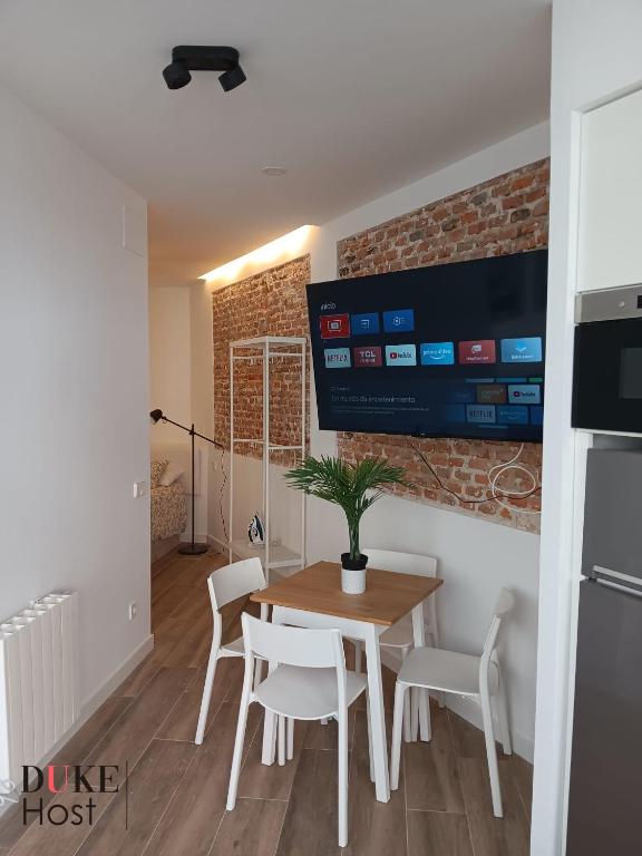 Francos Rodriguez2 Apartments