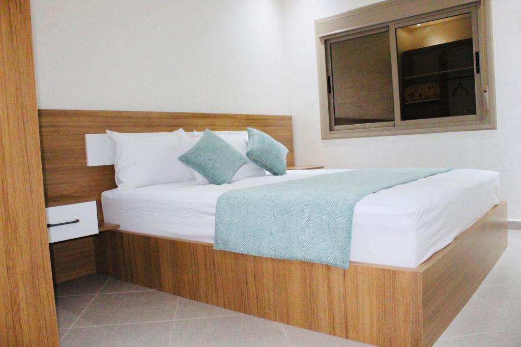 a bedroom with a large bed with a window at Appart de Luxe à LAVERDA - à 400m de la plage in Dakhla