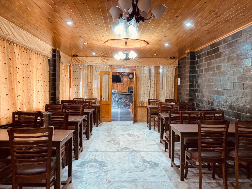 Fotografie z fotogalerie ubytování Snow Clad Riverview Hotel & Resort, Manali v destinaci Manāli