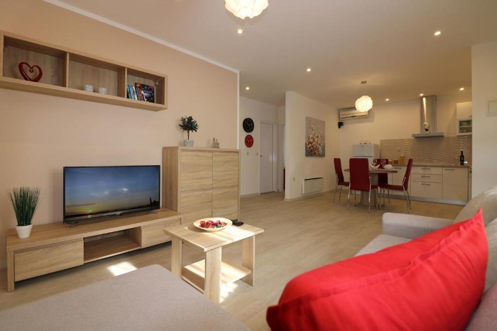 TV a/nebo společenská místnost v ubytování Bungalow Melisa 7