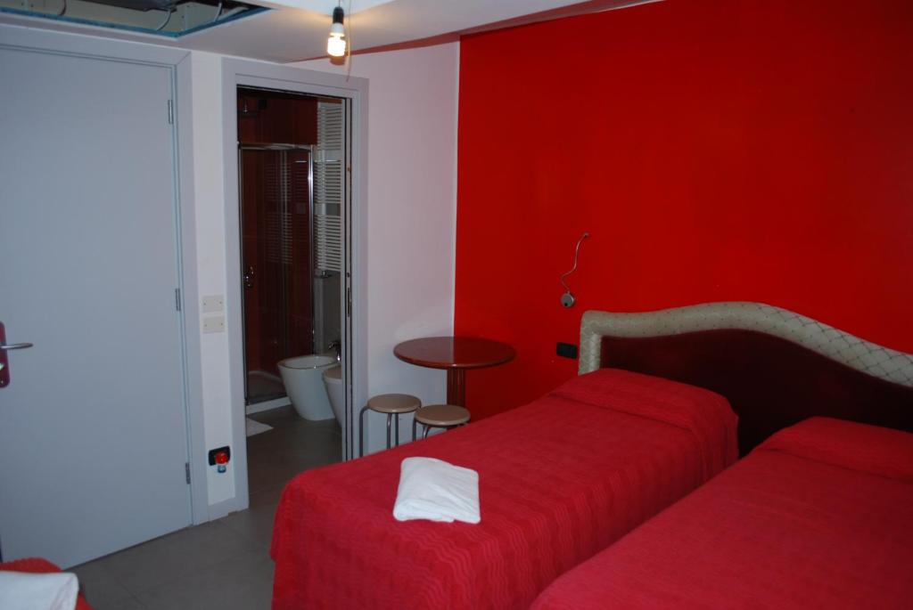 Una cama o camas en una habitación de Hotel San Geremia