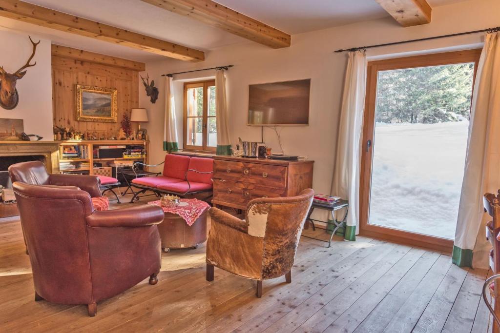 Posezení v ubytování Chalet Gulas - La Punt-Chamues-ch