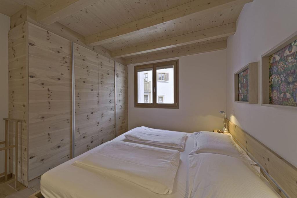 Postel nebo postele na pokoji v ubytování Chesa Piz Chalchagn - Pontresina