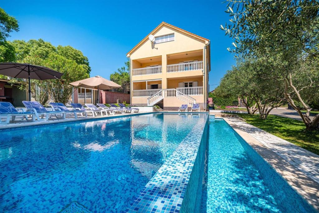 MY DALMATIA - Holiday home Blanka with private infinity pool