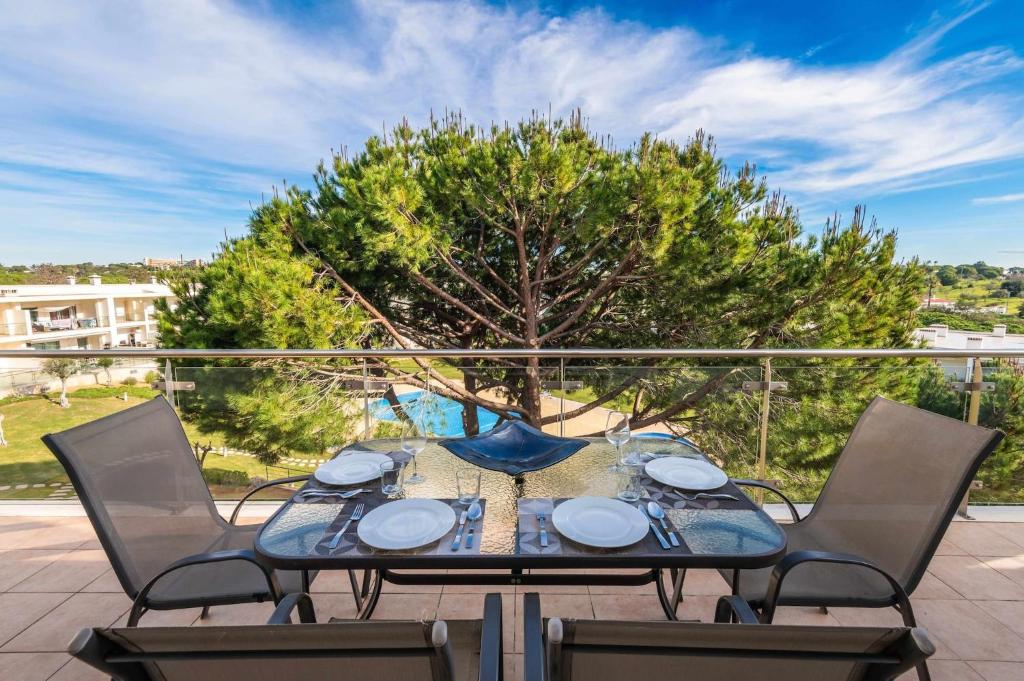 Balaia Residense Penthouse 2 Bedroom Apartment with Pool