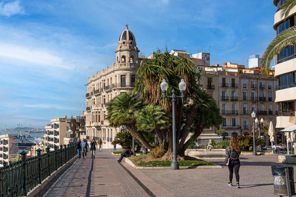 Nespecifikovaný výhled na destinaci Tarragona nebo výhled na město při pohledu z apartmánu