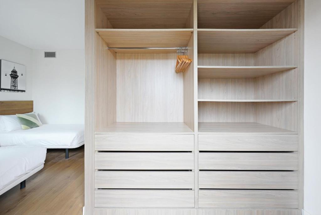 A bed or beds in a room at Ola Living Boqueria