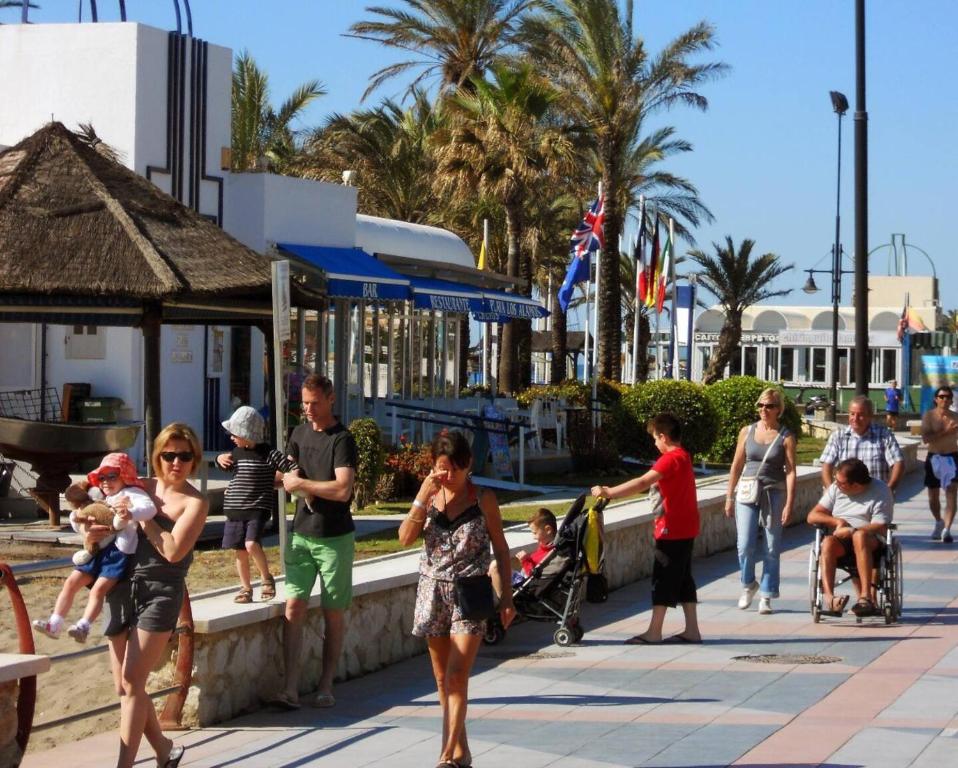 Hostia v ubytovaní BOHO CHIC- Beachfront - Free bikes - Salt water pool