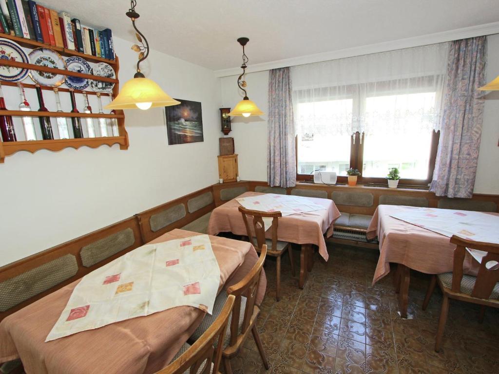 Posezení v ubytování Vintage Apartment in Fügen near Ski Area