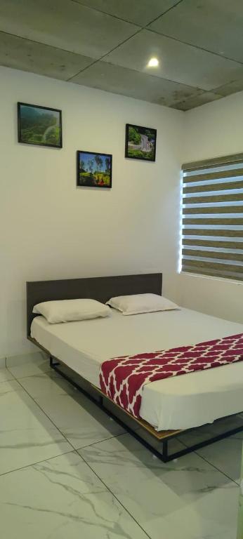 Postel nebo postele na pokoji v ubytování Ayurnest Pool Resort Wayanad