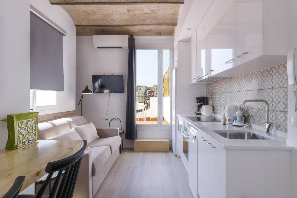 A kitchen or kitchenette at Ola Living Camp Nou