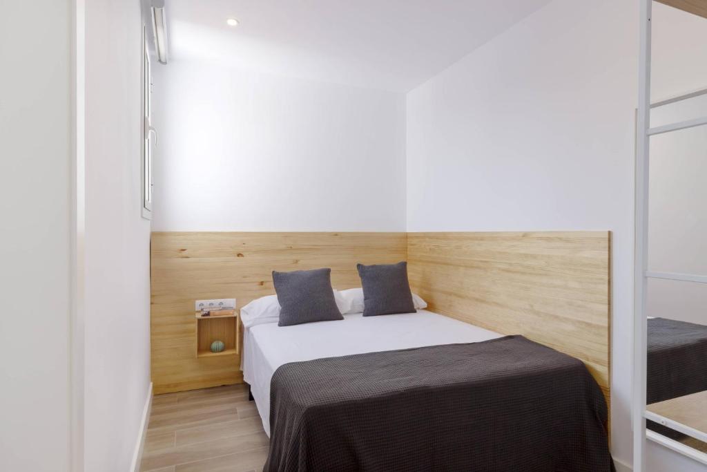 A bed or beds in a room at Ola Living Camp Nou