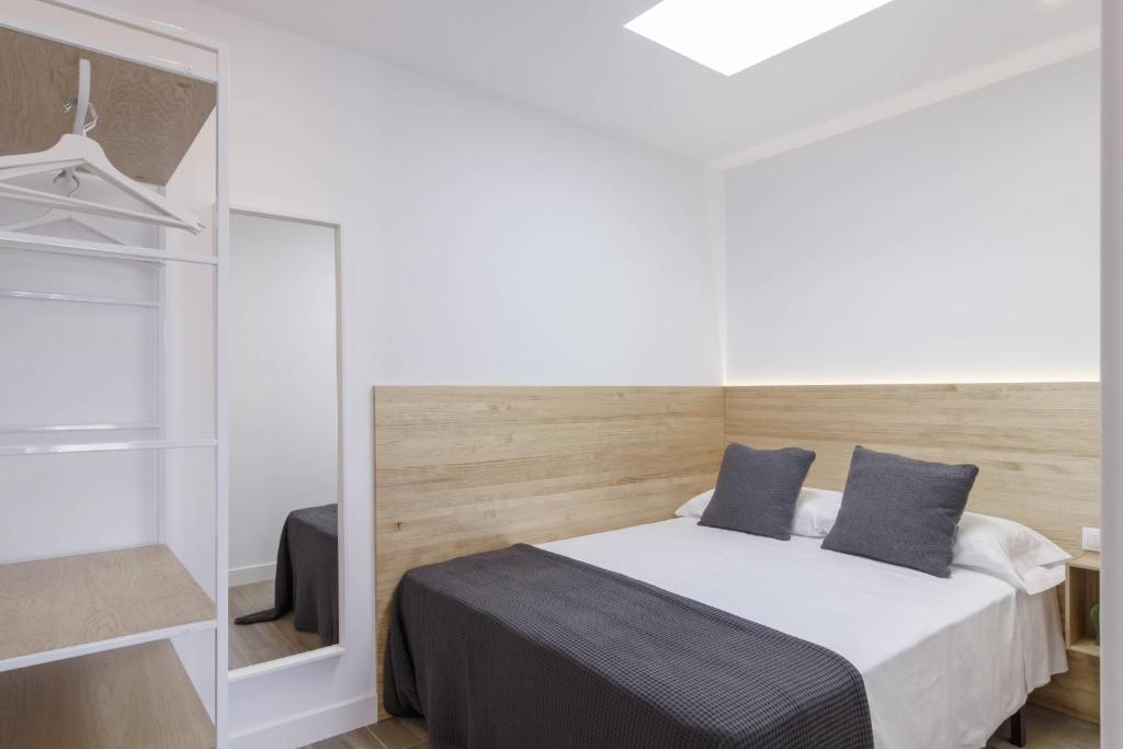 A bed or beds in a room at Ola Living Camp Nou