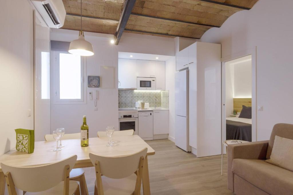 A kitchen or kitchenette at Ola Living Camp Nou