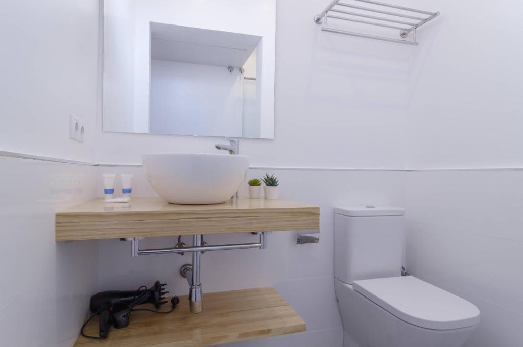 A bathroom at Ola Living Camp Nou