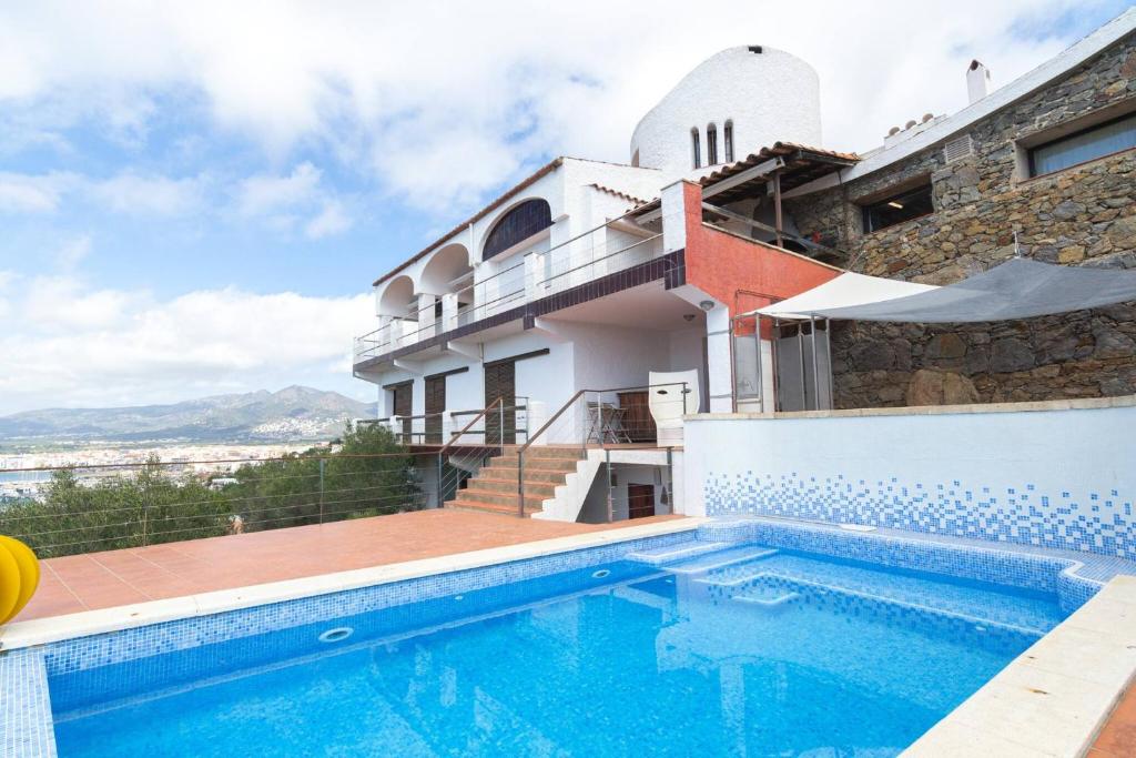 Bazén v ubytovaní Villa Alco en Roses con vistas preciosas del mar AV-68 alebo v jeho blízkosti