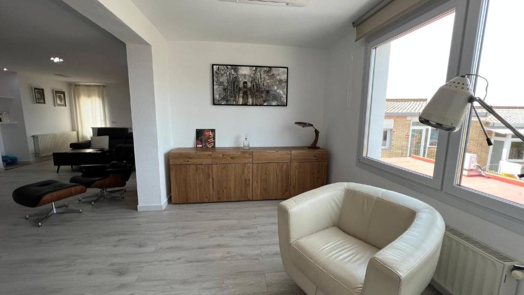 Posedenie v ubytovaní Preciosa Casa en Roses con Vistas al Pueblo y al mar AV-33