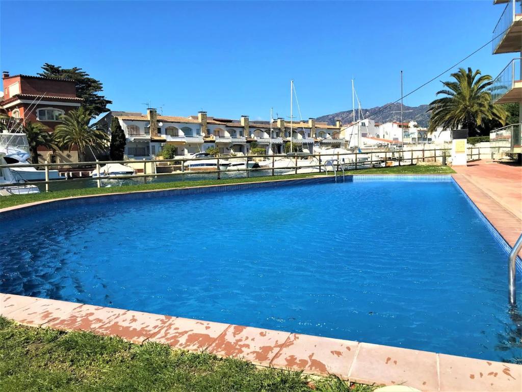 Apartamento en Roses con vistas al canal y piscina AV-52