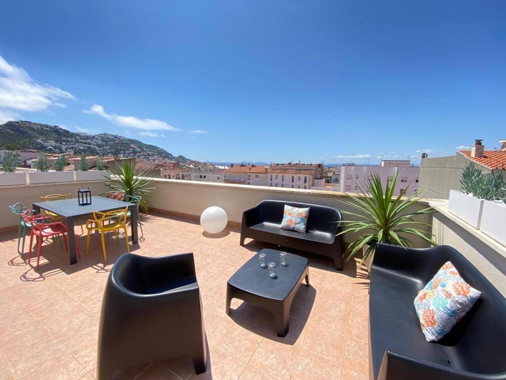 Balkón alebo terasa v ubytovaní Atico-duplex moderno en en el centro de Roses AV-65