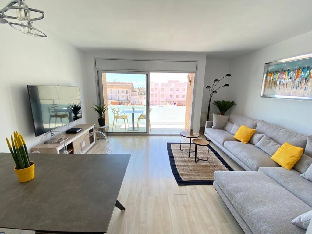 Posedenie v ubytovaní Atico-duplex moderno en en el centro de Roses AV-65