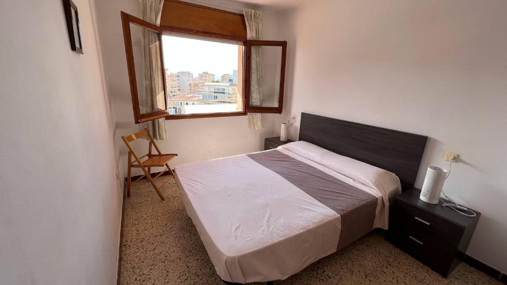 Postel nebo postele na pokoji v ubytování Piso vista mar y parking en Roses AV-30