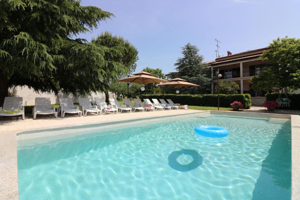 a swimming pool with a blue frisbee in the water at Melisa 6 in Poreč